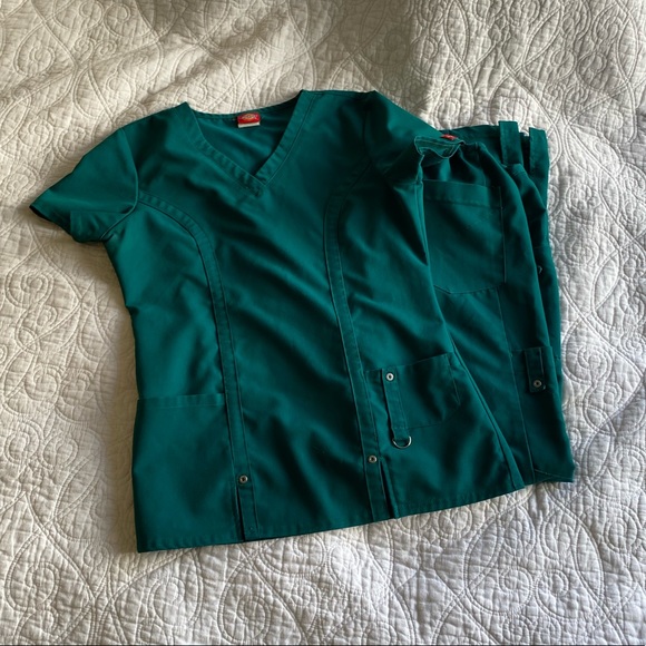 Dickies Other - Dickies Scrub Set